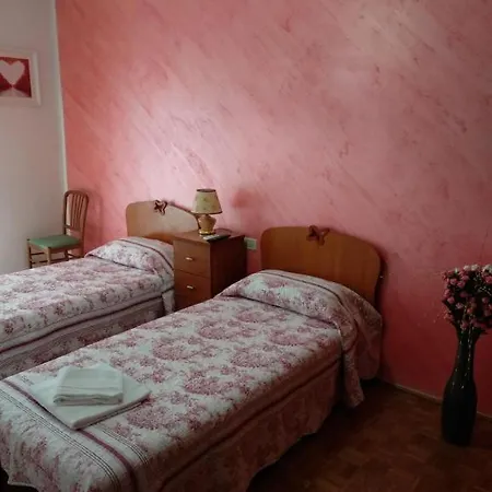 فندق مبيت وإفطار Chowdhury House *