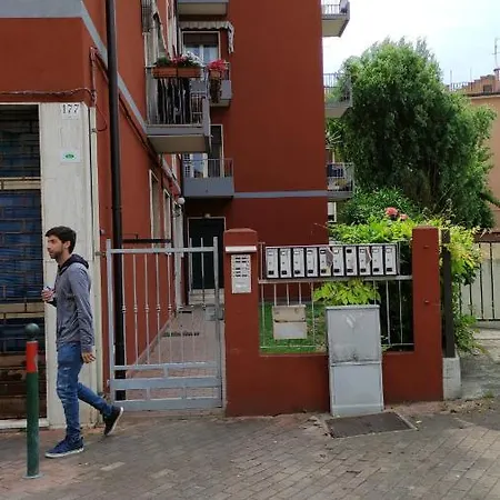 Chowdhury House Bed & Breakfast Mestre